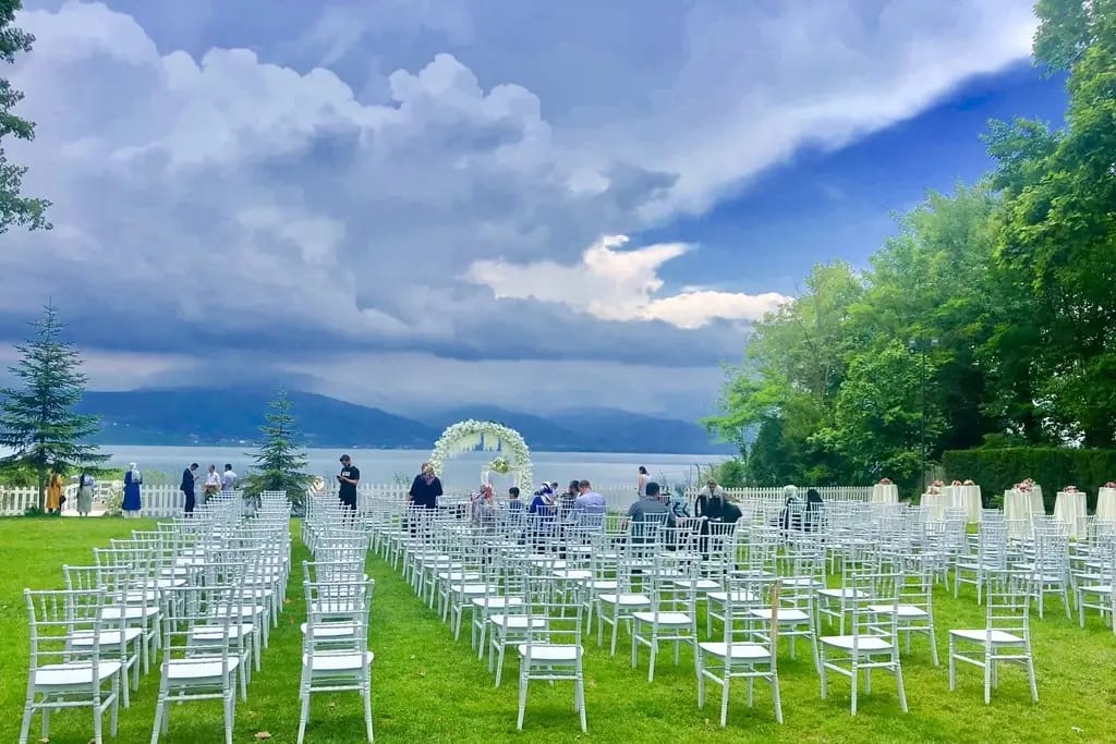 Sapanca Gölü manzaralı gala akşamı